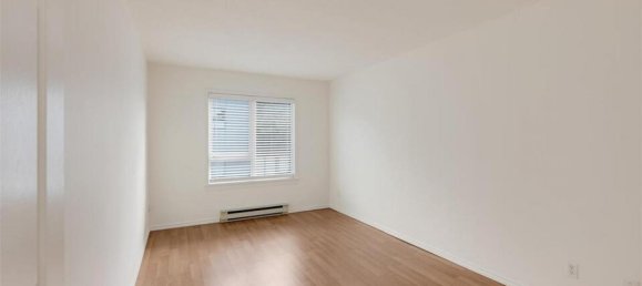 Studio in the Condo in British Columbia, Canada No. 1207 6