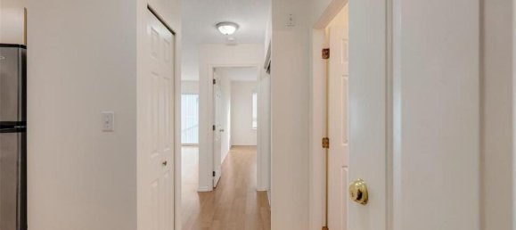 Studio in the Condo in British Columbia, Canada No. 1207 3