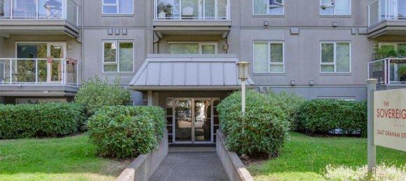 Studio in the Condo in British Columbia, Canada No. 1207 2