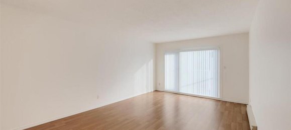 Studio in the Condo in British Columbia, Canada No. 1207 5