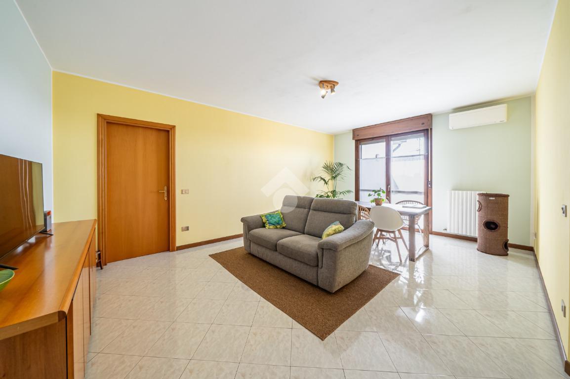 Apartamento de 4 habitaciónes en Carpi, Italy No. 32336
