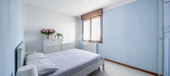 Apartamento de 4 habitaciónes en Carpi, Italy No. 32336 15