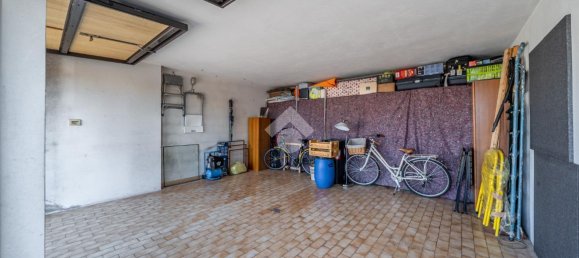 Apartamento de 4 habitaciónes en Carpi, Italy No. 32336 3