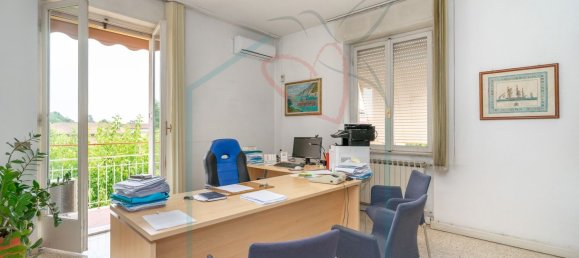 Apartamento de 6 habitaciónes en Sarzana, Italy No. 169115 2