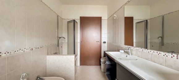 3 bedrooms Villa in Villafranca di Verona, Italy No. 82414 7