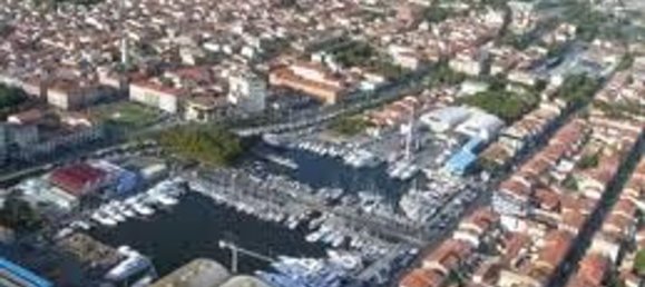 Ático de 5 habitaciónes en Viareggio, Italy No. 38870 16