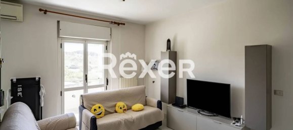 3 rooms Apartment in Catanzaro, Italy No. 295968 3