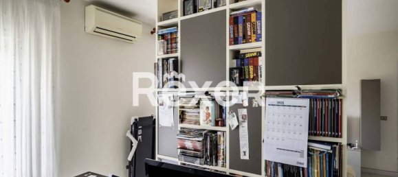 3 rooms Apartment in Catanzaro, Italy No. 295968 8