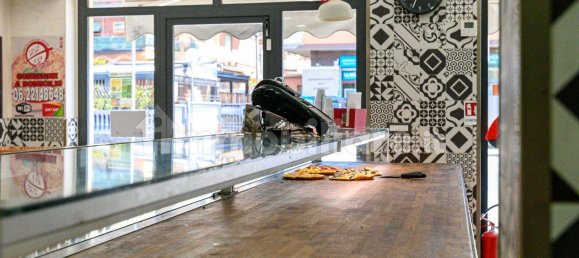 Propiedad comercial de 1 habitación en Rome, Italy No. 324990 14