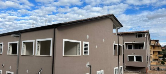 2 bedrooms Apartment in Rome, Italy No. 81865 3