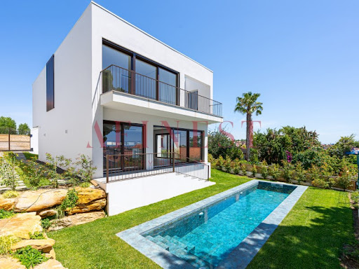 4 bedrooms Villa in Cascais, Portugal No. 303461