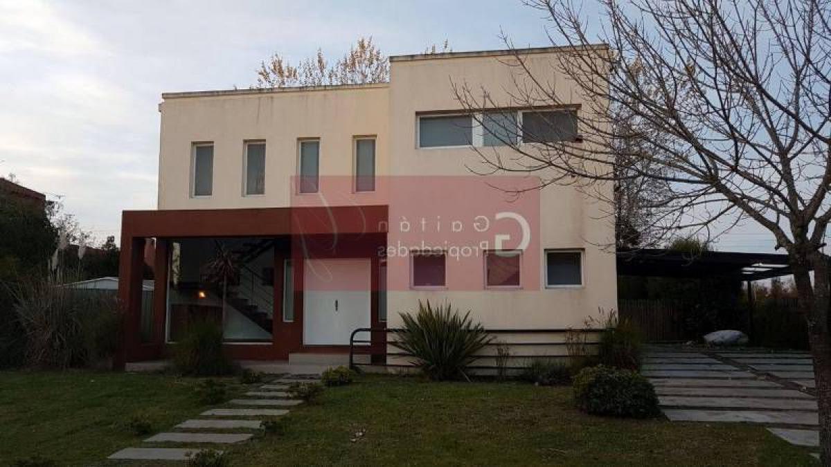 Дом с 3 спальнями в Тигре, Аргентина № 80357