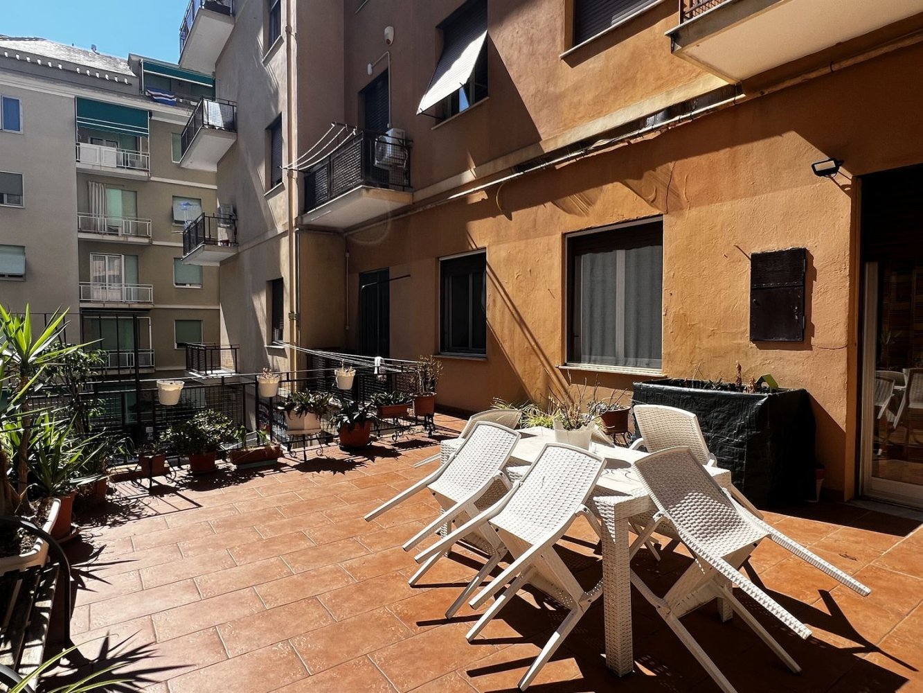 Apartamento de 3 habitaciónes en Genoa, Italy No. 287709