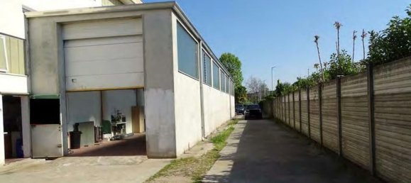 Склад 1444м² в Галларате, Италия № 179735 2