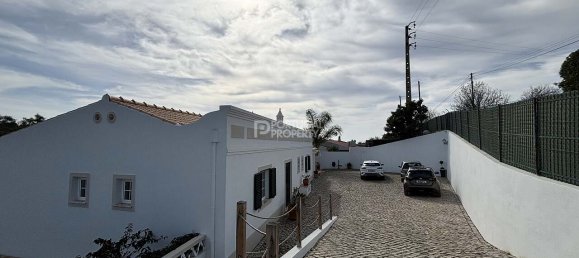 3 bedrooms Villa in Loule, Portugal No. 131196 2