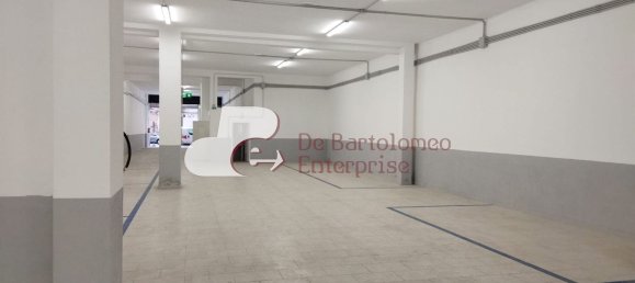 Коммерческая недвижимость 363м² в Бари, Италия № 164881 2