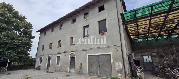 2 bedrooms Villa in Casale Monferrato, Italy No. 299613 2