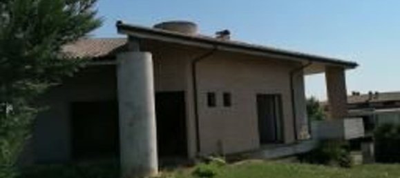 Villa de 4 habitaciónes en Osimo, Italy No. 96038 4