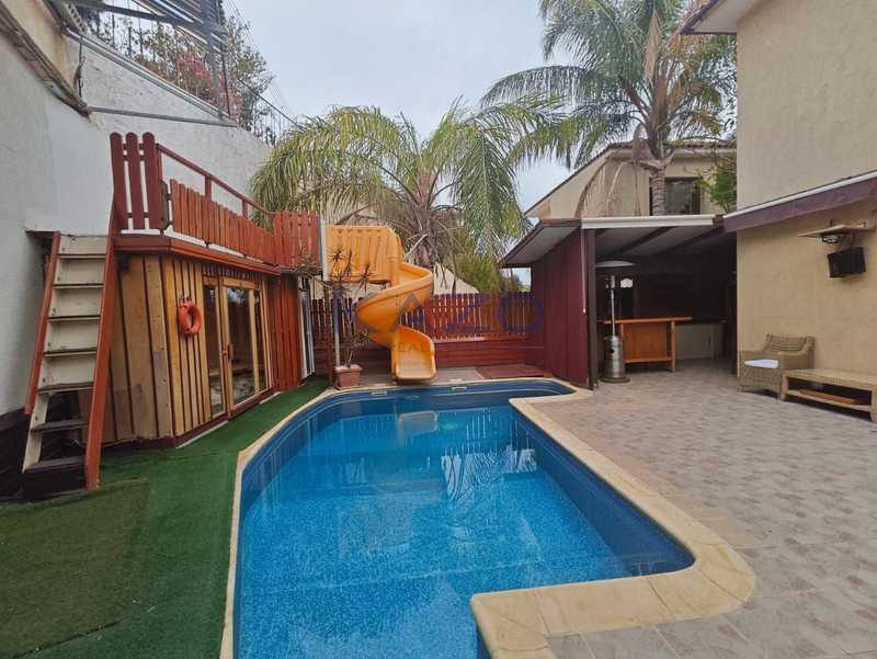 4 bedrooms Commercial property in Limassol, Cyprus No. 81159