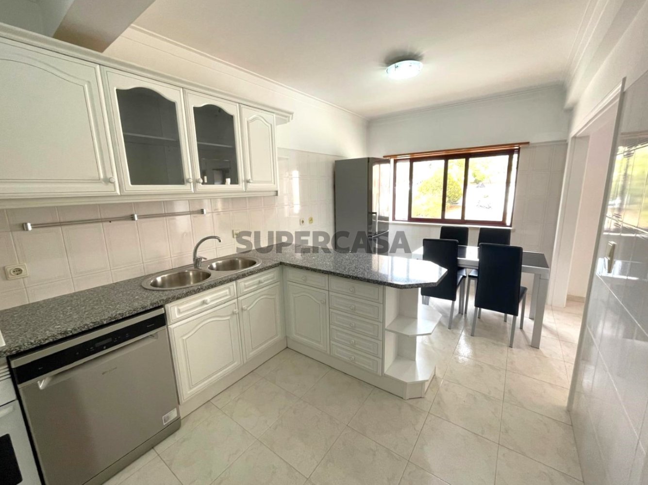 Apartamento de 3 dormitorios en Almada, Portugal No. 238721
