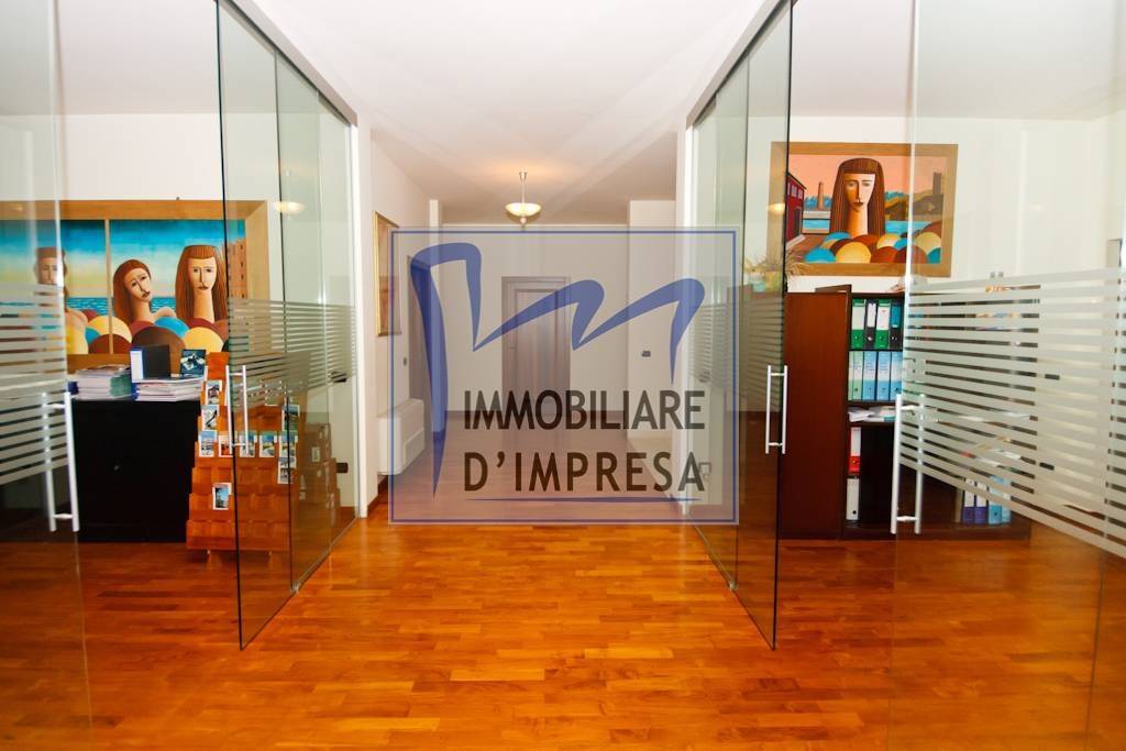 5 rooms Office in Parma, Italy No. 79310