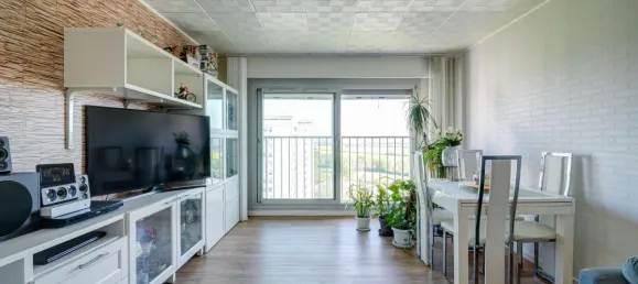 Apartamento de 2 dormitorios en Venissieux, France No. 348238 6