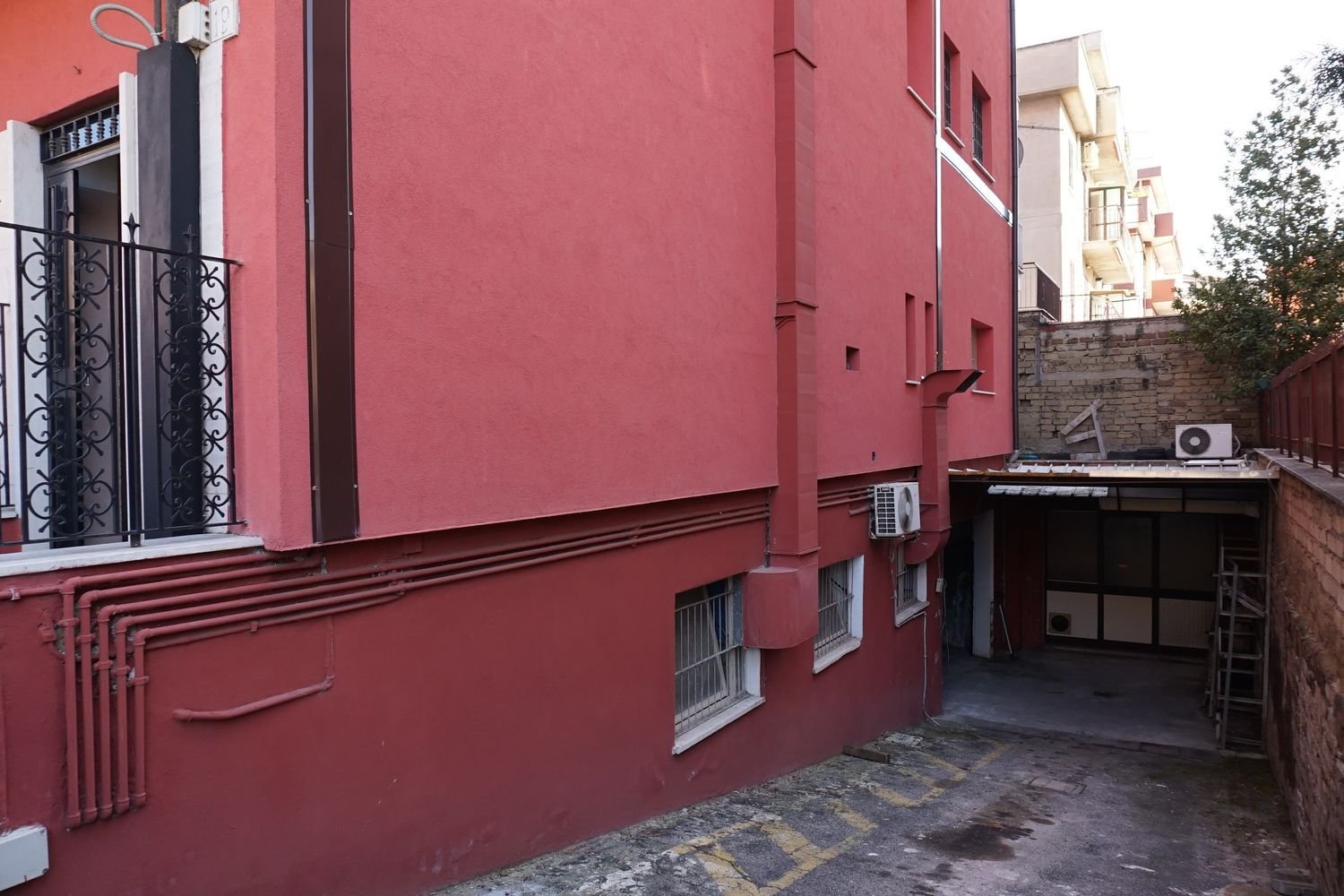 170m² Commercial property in Rome, Italy No. 54914