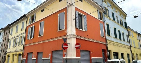 3 bedrooms House in Mirandola, Italy No. 323375 2