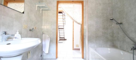 3 bedrooms House in Mirandola, Italy No. 323375 17