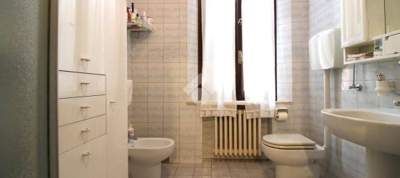 3 bedrooms House in Mirandola, Italy No. 323375 12