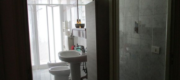 2 bedrooms Apartment in Turin, Italy No. 379745 5