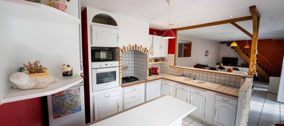 3 Schlafzimmer Haus in Tours, France, Nr. 59781 5