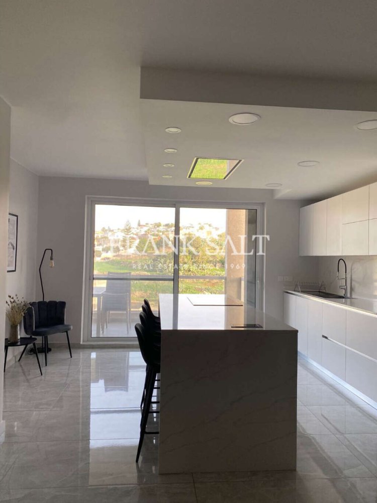 Квартира с 3 спальнями в Иклин, Мальта № 7204