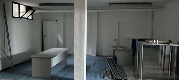 130m² Commercial property in Dalmine, Italy No. 303082 9