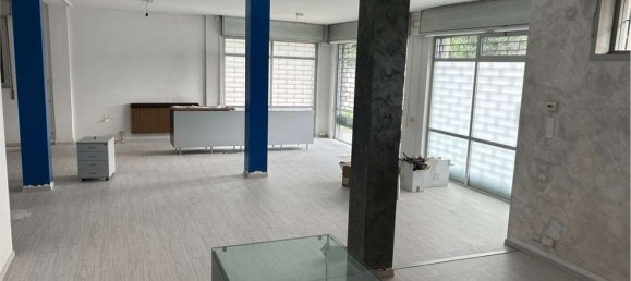 130m² Commercial property in Dalmine, Italy No. 303082 3