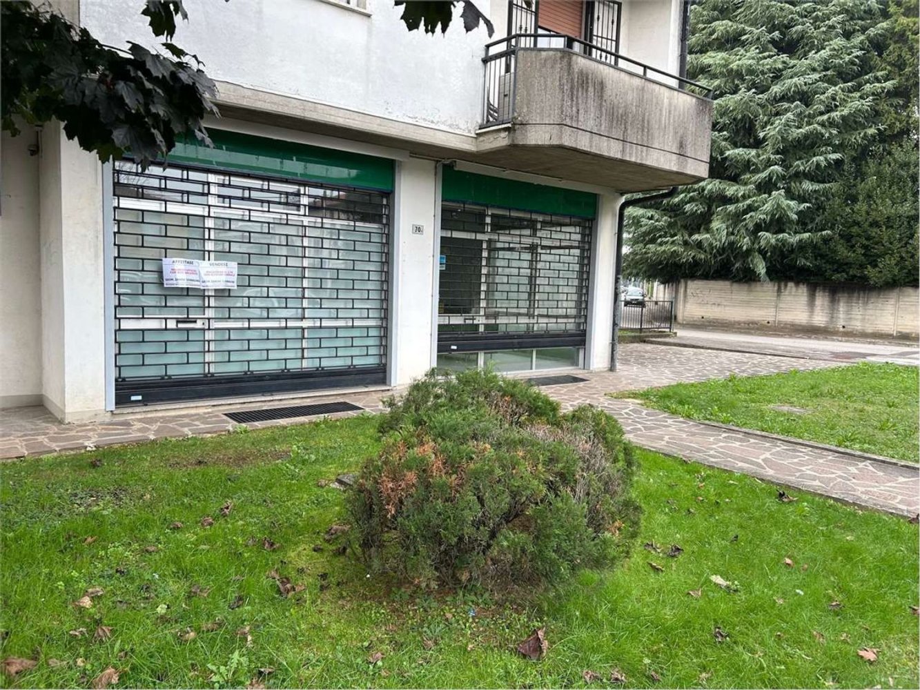 130m² Commercial property in Dalmine, Italy No. 303082