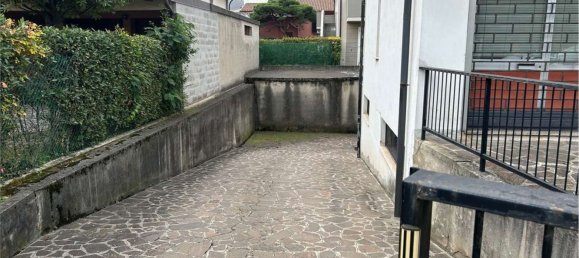 130m² Commercial property in Dalmine, Italy No. 303082 10