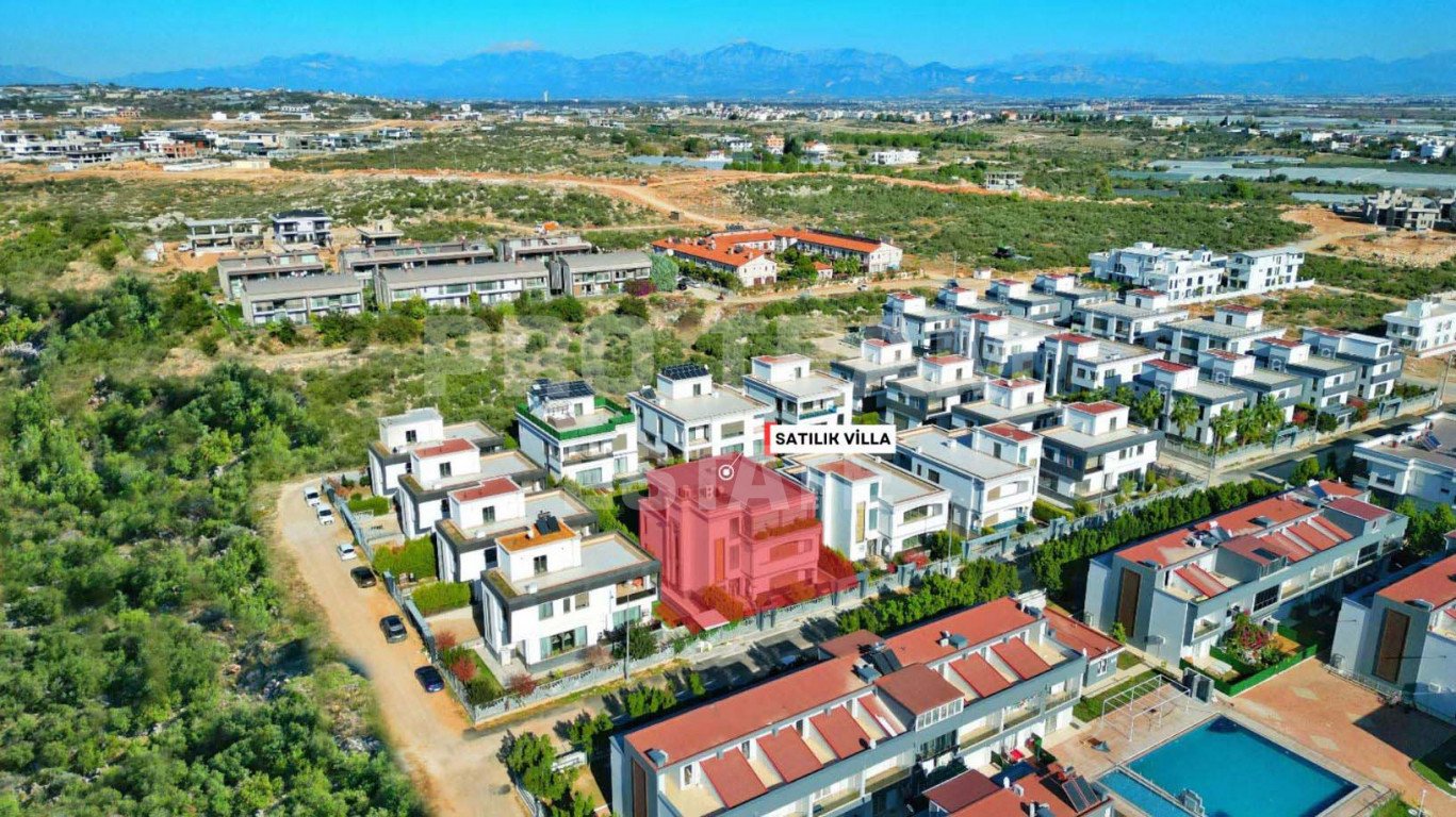 7-salle Villa à Muratpasa, Turkey No. 40997