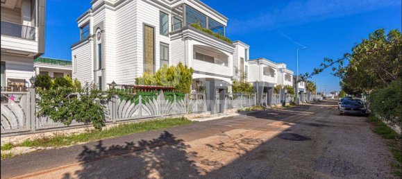 7-salle Villa à Muratpasa, Turkey No. 40997 3