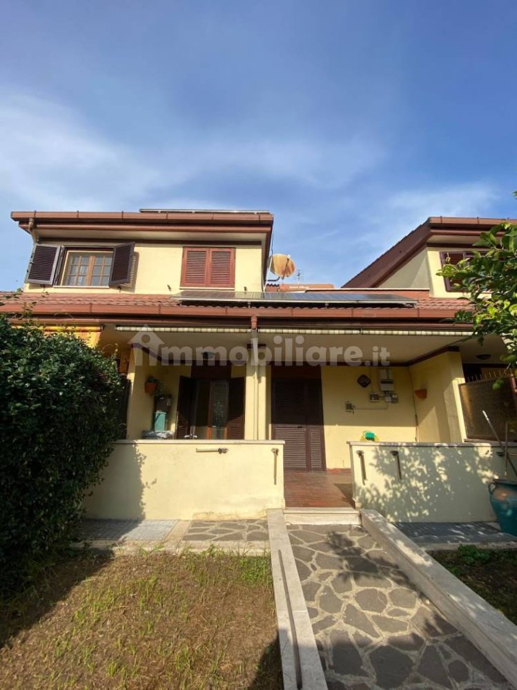 3 Schlafzimmer Haus in Guidonia Montecelio, Italy, Nr. 276404