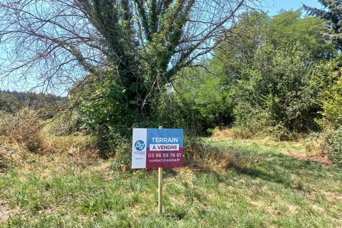 711m² Land in Saint-Vallier, France No. 297094