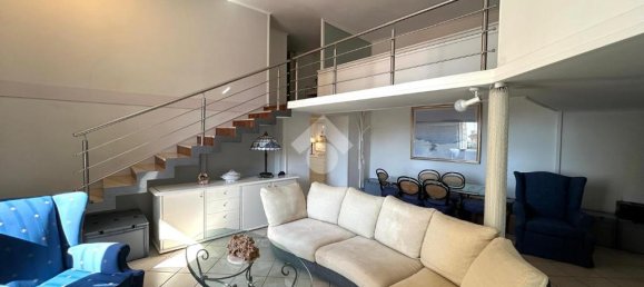 3 bedrooms Apartment in Naples, Italy No. 358699 2