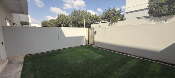 Moradia em banda T3 em Dubai Land, UAE N.º 120579 2