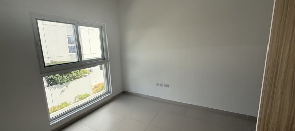 Moradia em banda T3 em Dubai Land, UAE N.º 120579 13