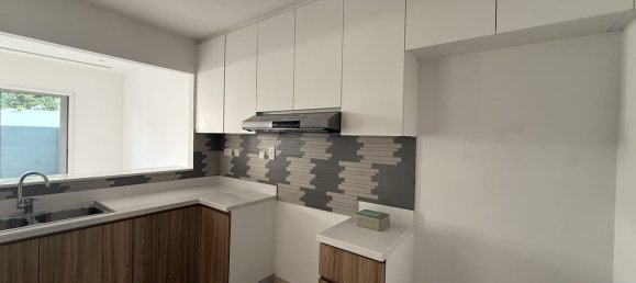 Moradia em banda T3 em Dubai Land, UAE N.º 120579 6