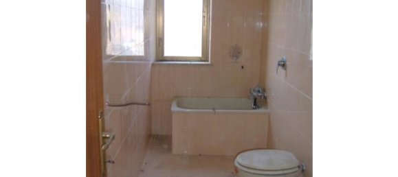 2 bedrooms House in Sorano, Italy No. 252589 5