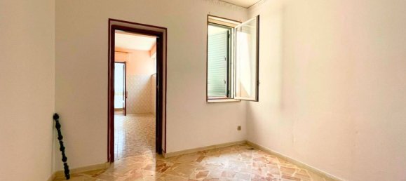 2 bedrooms Apartment in Palermo, Italy No. 86524 7