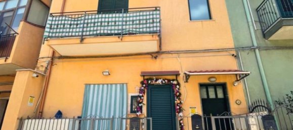 2 bedrooms Apartment in Palermo, Italy No. 86524 2