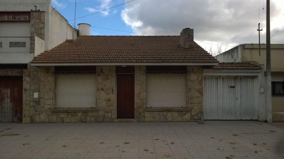 Casa de 2 dormitorios en Buenos Aires, Argentina No. 89374
