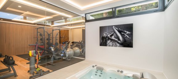 4 bedrooms Villa in Marbella, Spain No. 55977 10